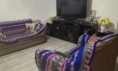 VENDO CASA DE 3 PISOS URB. MIRAFLORES (ALORA)