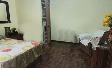 VENDO CASA DE 3 PISOS URB. MIRAFLORES (ALORA)