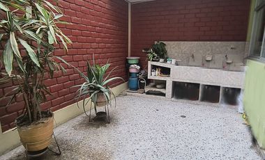 VENDO CASA DE 3 PISOS URB. MIRAFLORES (ALORA)