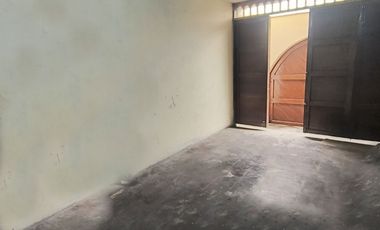 VENDO CASA DE 3 PISOS URB. MIRAFLORES (ALORA)