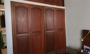 VENDO CASA DE 3 PISOS URB. MIRAFLORES (ALORA)