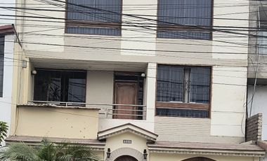 VENDO CASA DE 3 PISOS URB. MIRAFLORES (ALORA)