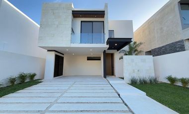 Casa de lujo en venta en Mérida ubicada en la zona del Yucatán country club