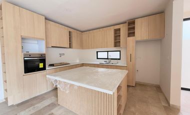 Casa de lujo en venta en Mérida ubicada en la zona del Yucatán country club