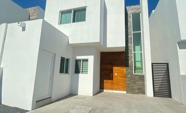 Casa amueblada en Renta en Fracc. Privado frente al parque.