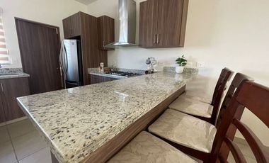 Casa amueblada en Renta en Fracc. Privado frente al parque.