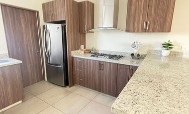 Casa amueblada en Renta en Fracc. Privado frente al parque.