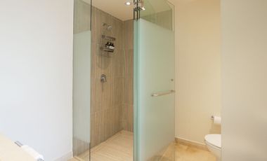 Departamento de lujo con vistas al mar y montañas, frente a playa. Amenidades exclusivas y servicio de resort para una experiencia única