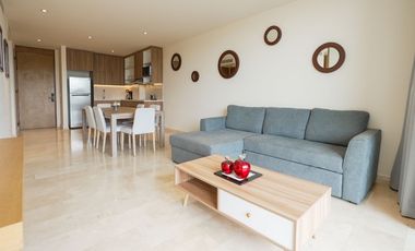 Departamento de lujo con vistas al mar y montañas, frente a playa. Amenidades exclusivas y servicio de resort para una experiencia única