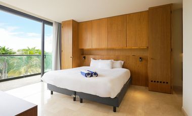 Departamento de lujo con vistas al mar y montañas, frente a playa. Amenidades exclusivas y servicio de resort para una experiencia única