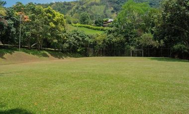 TE ALQUILO ESPECTACULAR FINCA EN COPACABANA LLAMANOS AL3003917098 BIENVENIDOS