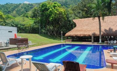 TE ALQUILO ESPECTACULAR FINCA EN COPACABANA LLAMANOS AL3003917098 BIENVENIDOS