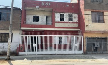 VENTO CASA TERRENO EN URB ZARATE DE 168 M2 Y AREA CONSTRUIDA 250 M2 APROX.