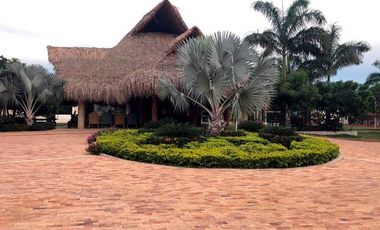 TE ALQUILO AMPLIA Y HERMOSA FINCA SOLANYI LLAMANOS AL3003945558 DISPONIBLE PARA COMPARTIR TUS FECHAS ESPECIALES!!