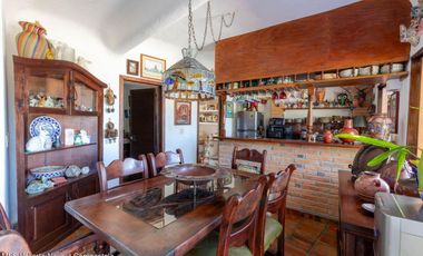 Casa en Conchas Chinas: Hermosa vista al mar, 2 recámaras, 3 baños, excelente precio, alberca privada y terrazas. ¡Ideal para invertir o vivir!