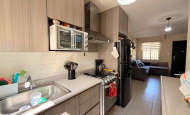 Casa en venta en Alta California, dentro de coto