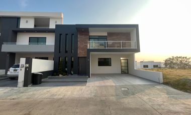 CASA 4 RECÁMARAS 1 EN PB, $ 3,650,000, CON CELDAS SOLARES, AIRE ACONDICIONADO,  LOMAS RESIDENCIAL POZA RICA, VERACRUZ.