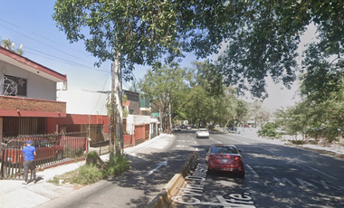 Tu futuro hogar empieza con una decisión inteligente!! Venta de Casa en Remate Bancario EN JARDINES DEL COUNTRY, GUADALAJARA .