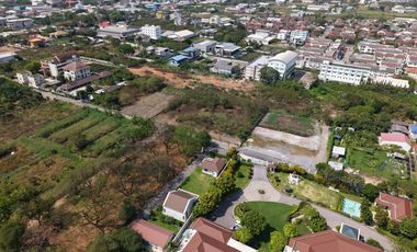 Perfect Land for your Dream Home!! 1 Rai 1 Ngan 62 Sq.Wah Land for SALE at Krungthep Kreetha 20 Soi 7, Near both Brighton & Wellington International S
