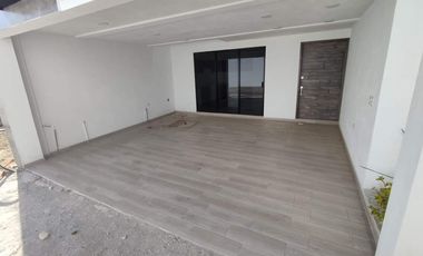 Casa en venta a pie de calle en Cuautlancingo