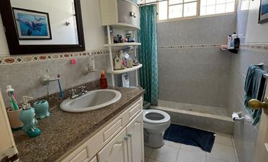 Venta de Casa cerca del mar, urbanización Costa de Oro, Salinas Ecuador