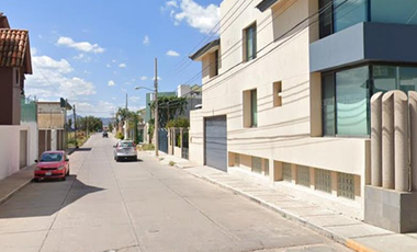 VENTA DE HERMOSA CASA