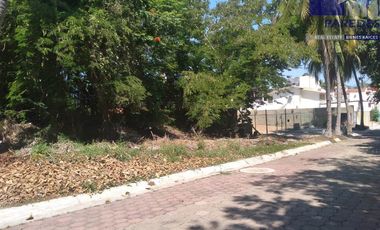 Venta de Terreno de 810 m2 frente a campo de golf palma real Ixtapa T501