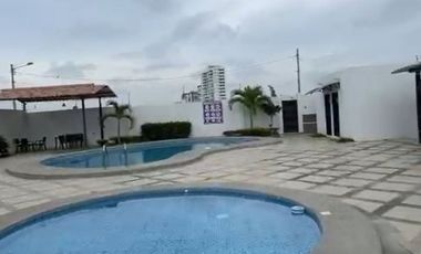 Venta de casa con piscina, a 60 m. del mar, La Milina, Salinas.