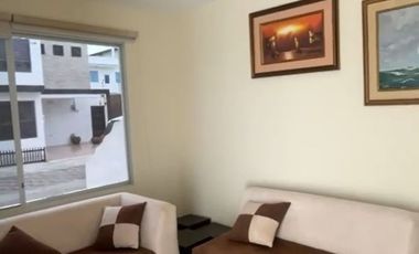 Venta de casa con piscina, a 60 m. del mar, La Milina, Salinas.