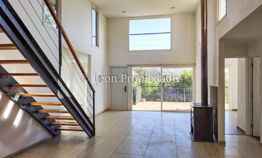 Leon Propiedades arrienda casa en parcela en Miraflores, Curacaví.