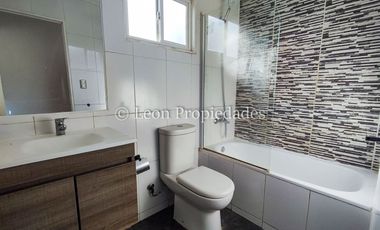 Leon Propiedades arrienda casa en parcela en Miraflores, Curacaví.