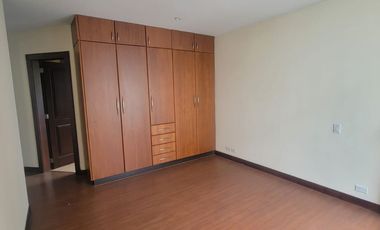 RENTA DEPARTAMENTO SECTOR GONZALES SUAREZ AMPLIO Y ELEGANTE