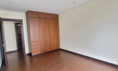 RENTA DEPARTAMENTO SECTOR GONZALES SUAREZ AMPLIO Y ELEGANTE