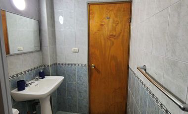 En venta casa ubicada en Calle Regimiento Arica (frente Colegio Altazor)