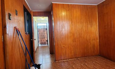 En venta casa ubicada en Calle Regimiento Arica (frente Colegio Altazor)