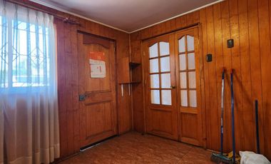 En venta casa ubicada en Calle Regimiento Arica (frente Colegio Altazor)