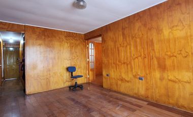 En venta casa ubicada en Calle Regimiento Arica (frente Colegio Altazor)