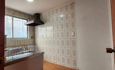 En venta casa ubicada en Calle Regimiento Arica (frente Colegio Altazor)
