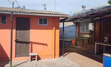 En venta casa ubicada en Calle Regimiento Arica (frente Colegio Altazor)