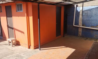 En venta casa ubicada en Calle Regimiento Arica (frente Colegio Altazor)
