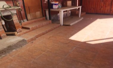 En venta casa ubicada en Calle Regimiento Arica (frente Colegio Altazor)