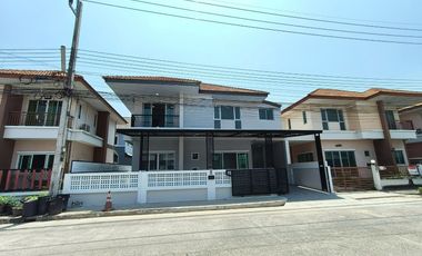 บ้านแฝดลำลูกก คลองสี่ ลาดสวาย  ปทุมธานี  หมู่บ้านพนาสนธิ์วิลล่า  ถนนลาดสหวาย  เขตลำลูกกา ปทุมธานี  4 ห้องนอน 3 ห้องน้ำ นัดชท / จอง 081-440-----
