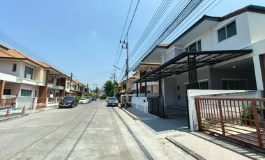 บ้านแฝดลำลูกก คลองสี่ ลาดสวาย  ปทุมธานี  หมู่บ้านพนาสนธิ์วิลล่า  ถนนลาดสหวาย  เขตลำลูกกา ปทุมธานี  4 ห้องนอน 3 ห้องน้ำ นัดชท / จอง 081-440-----