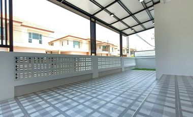 บ้านแฝดลำลูกก คลองสี่ ลาดสวาย  ปทุมธานี  หมู่บ้านพนาสนธิ์วิลล่า  ถนนลาดสหวาย  เขตลำลูกกา ปทุมธานี  4 ห้องนอน 3 ห้องน้ำ นัดชท / จอง 081-440-----