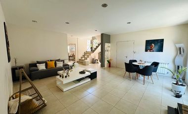 Casa a la venta en el dique de Tandil