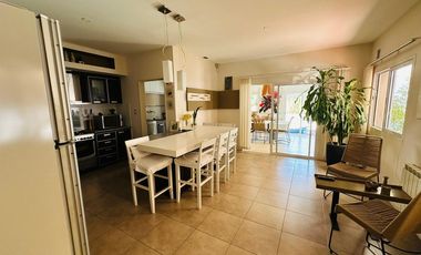 Casa a la venta en el dique de Tandil