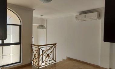 Samborondon, Renta de linda casa 3 dormitorios con Jacuzzi amoblada