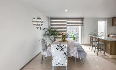 CASA EN VENTA EN ESQUINA CON 3 RECÁMARAS A UNOS PASOS DE LA 16 DE SEPTIEMBRE Y PERIFÉRICO