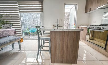 CASA EN VENTA EN ESQUINA CON 3 RECÁMARAS A UNOS PASOS DE LA 16 DE SEPTIEMBRE Y PERIFÉRICO