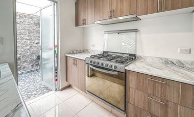 CASA EN VENTA EN ESQUINA CON 3 RECÁMARAS A UNOS PASOS DE LA 16 DE SEPTIEMBRE Y PERIFÉRICO